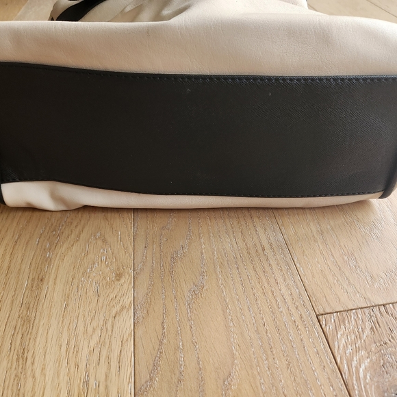 MERONA | Classic black, tan and gold colored handbag - Picture 4 of 6